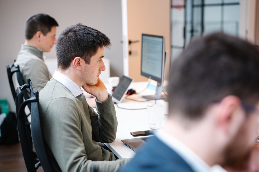 R2 R Use Case AI in finance