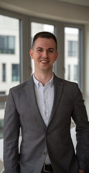 Tri Finance Recruiter 300x580 Lucas